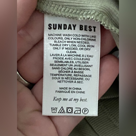 🍀Aritzia Sunday Best high Neck Tank (S) - Picture 4 of 4